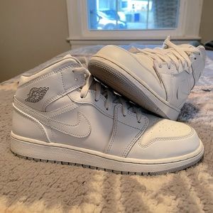 Jordan 1 Mid White